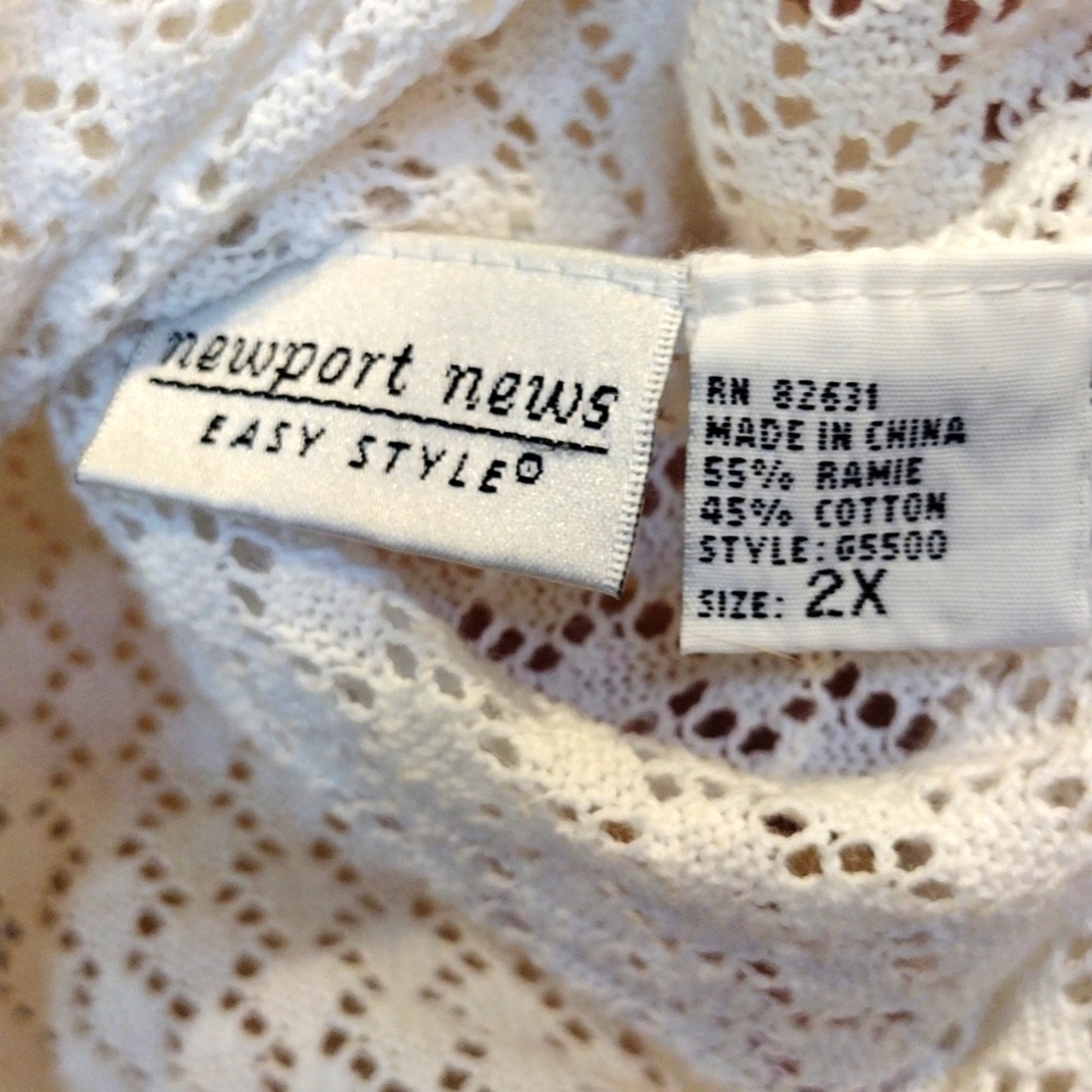 💥VINTAGE Newport News White Knit Tank Top With Delicate Sequin Crochet Flowers - Picture 11 of 13